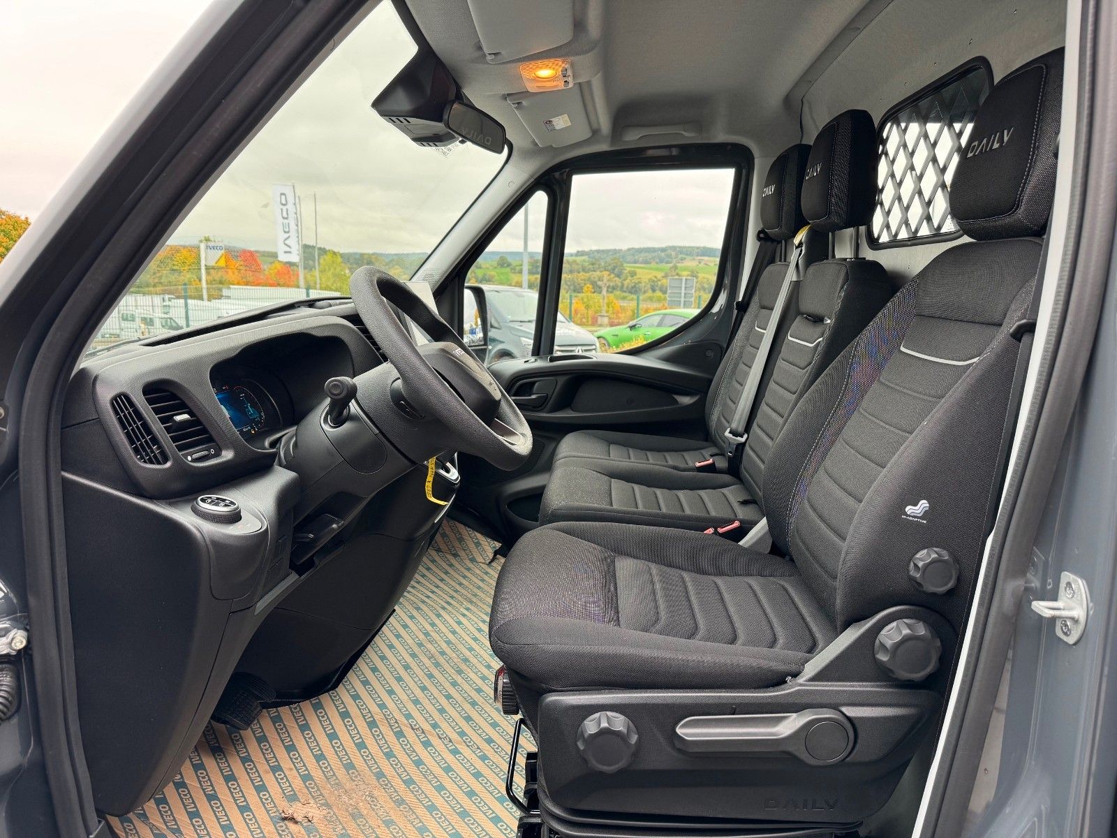 Fahrzeugabbildung Iveco Daily 35S18HA8 3.0L *R3.520mm*AHK*2xSchiebetür*