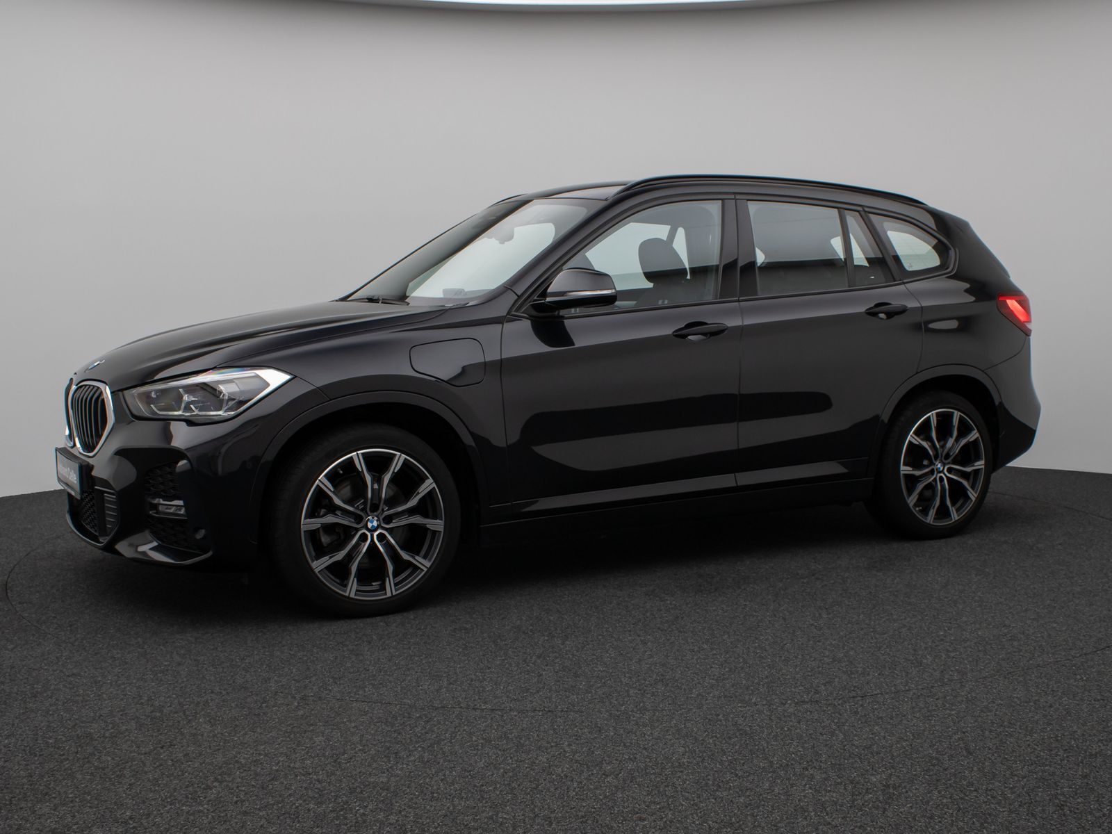 Fahrzeugabbildung BMW X1 xD25e M Sport Kamera HUD DAB HiFi Alarm 19Zol