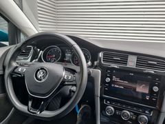 Fahrzeugabbildung Volkswagen Golf VII 1.4 TSI Highline LED STANDH. NAVI