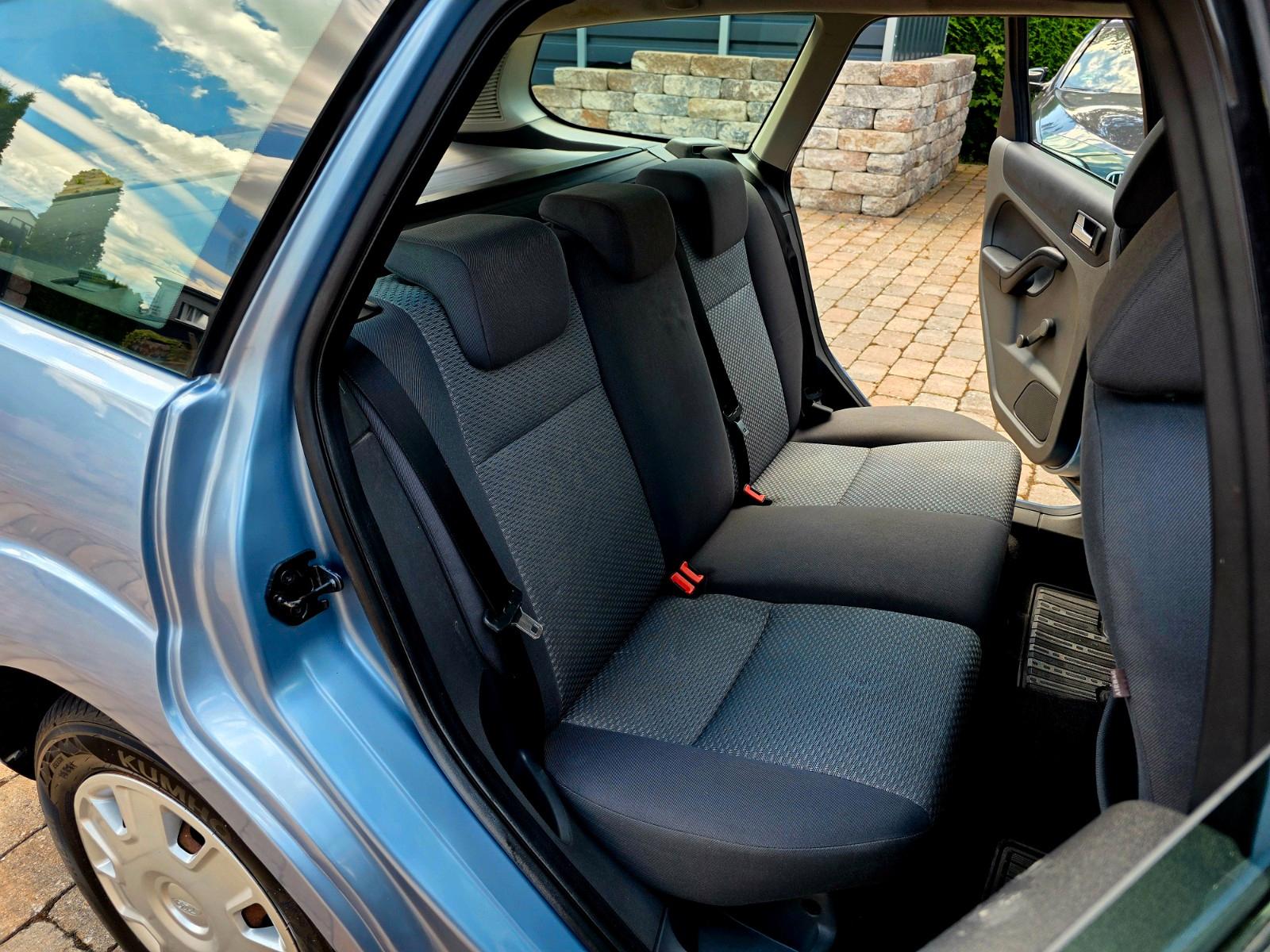 Ford Focus 2006 — photo 26