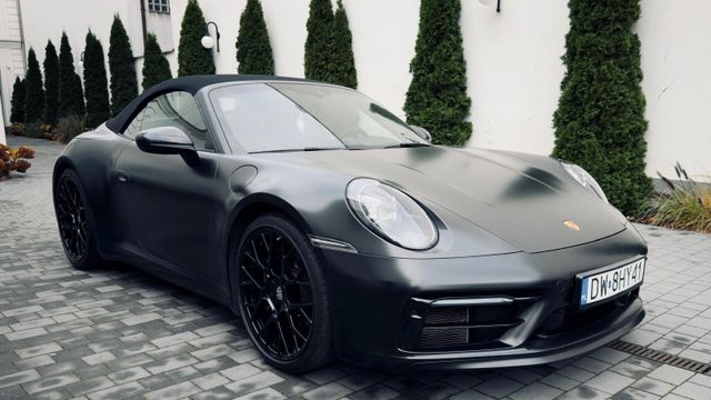 Porsche Carrera 4 Cabriolet /