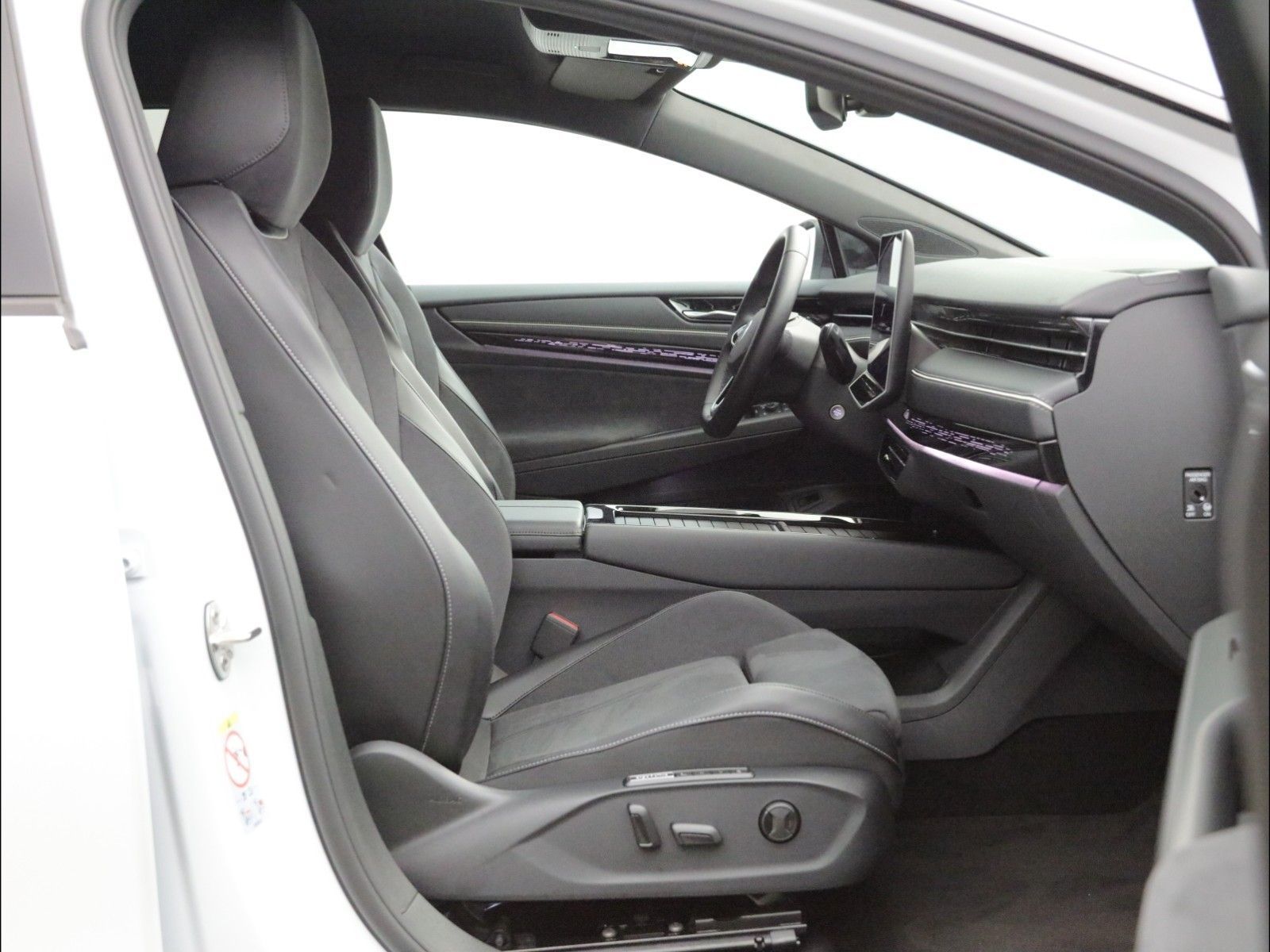 Volkswagen ID.7 TOURER PRO BLACK STYLE 77 KWH AUTOMATIK LED foto 5