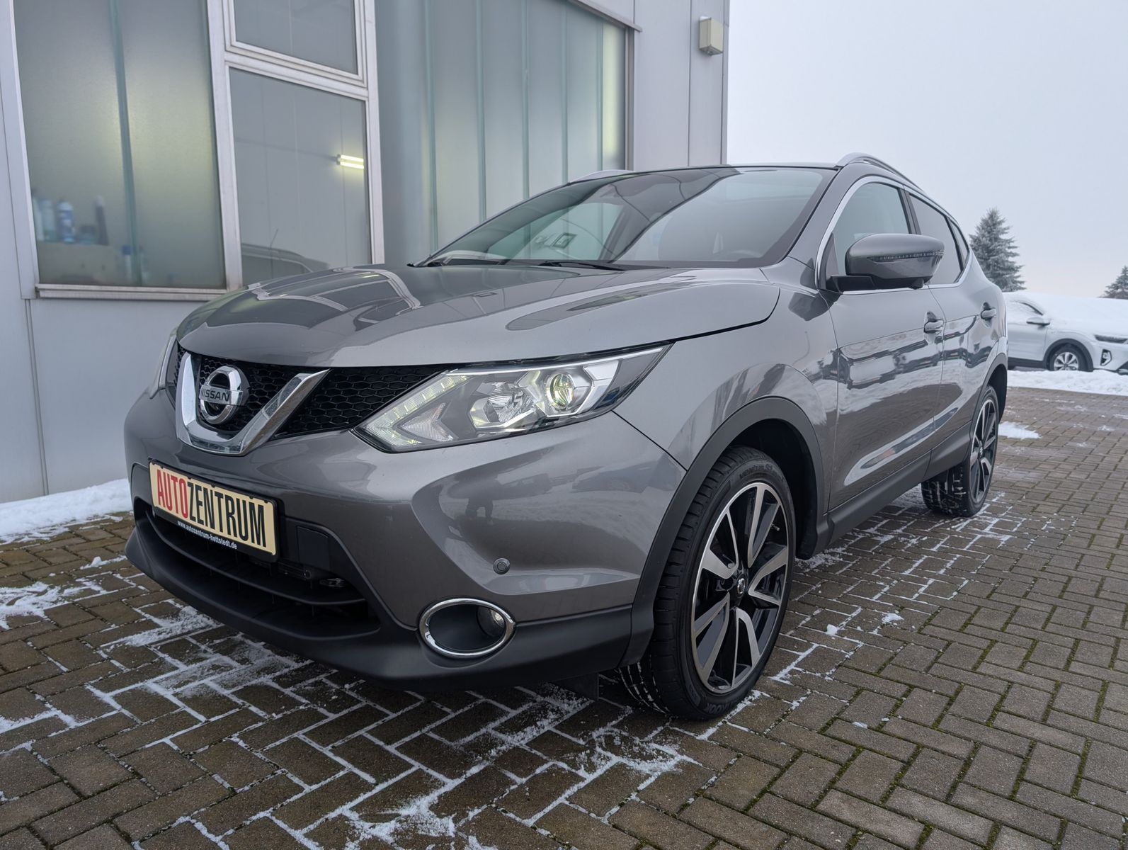 Fahrzeugabbildung Nissan Qashqai 1.6 dCi X-Tronic TEKNA AHK PANO NAVI