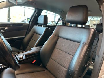 MYAUTOCENTER – Gebraucht- und Jahreswagen mit Werkstattservice in Pfaffenhofen Mercedes-Benz E 200 *AHK*Abstandstempo*Teilleder*Szhz*