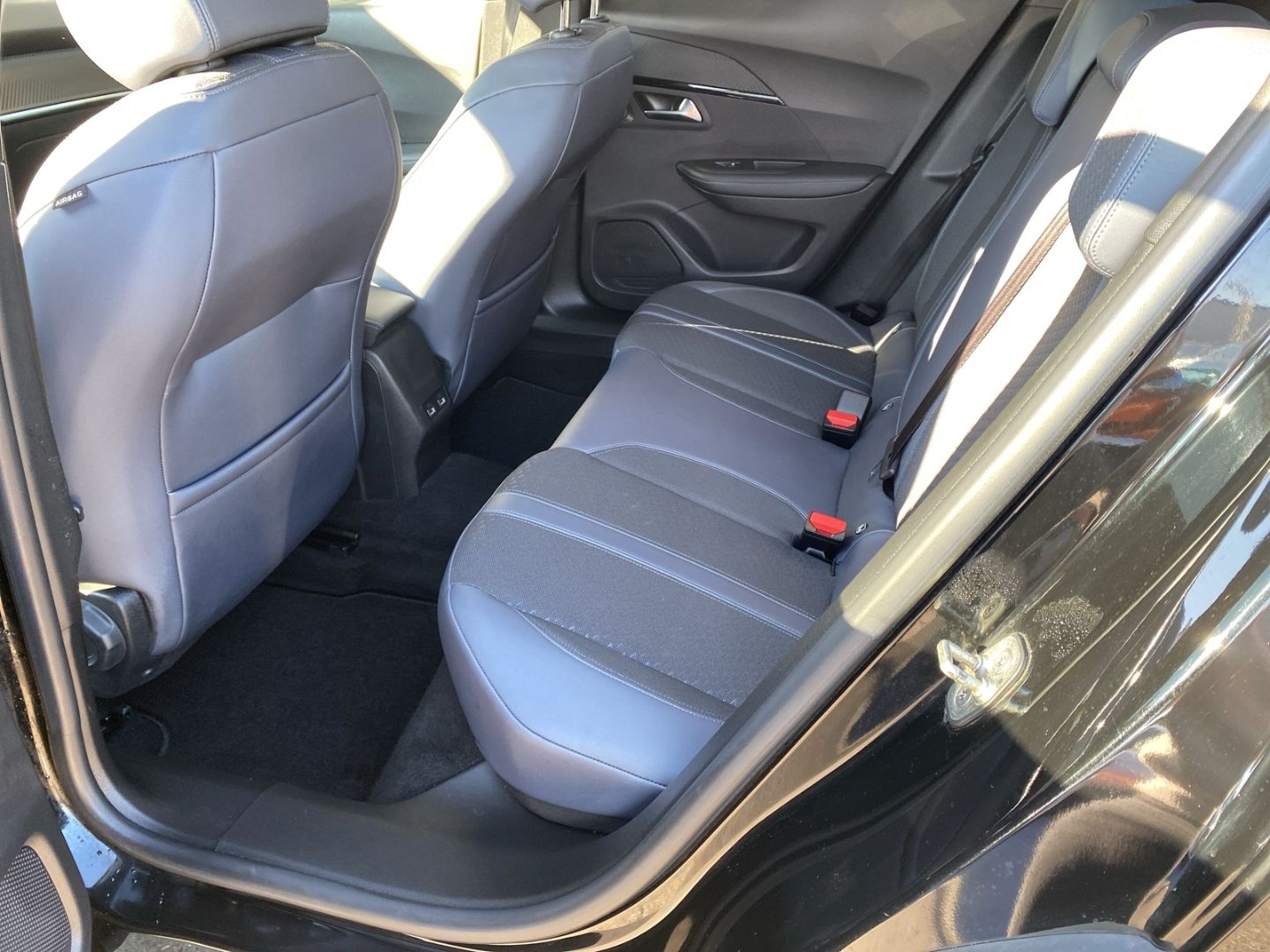 Fahrzeugabbildung Peugeot 2008 Allure 1.2 PureTech 130 EU6d