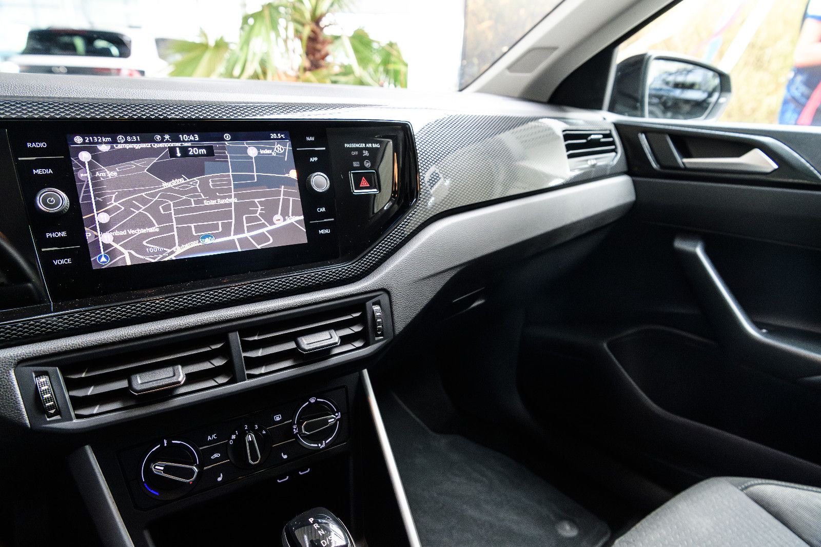 Fahrzeugabbildung Volkswagen Polo VI Life+LED+SHZ+NAVI+GJR+KEYLESS+DAB+AUTOMA