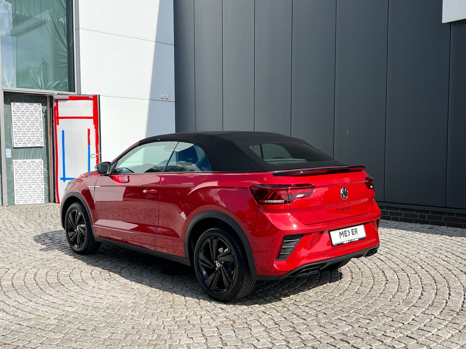 Fahrzeugabbildung Volkswagen T-Roc Cabriolet R-Line 1.5 TSI DSG *AHK,Black-St