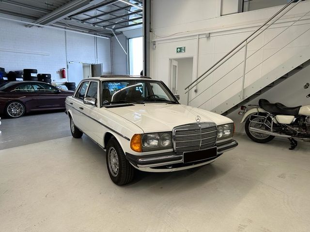 Mercedes-Benz 200 *83tKM Schiebedach