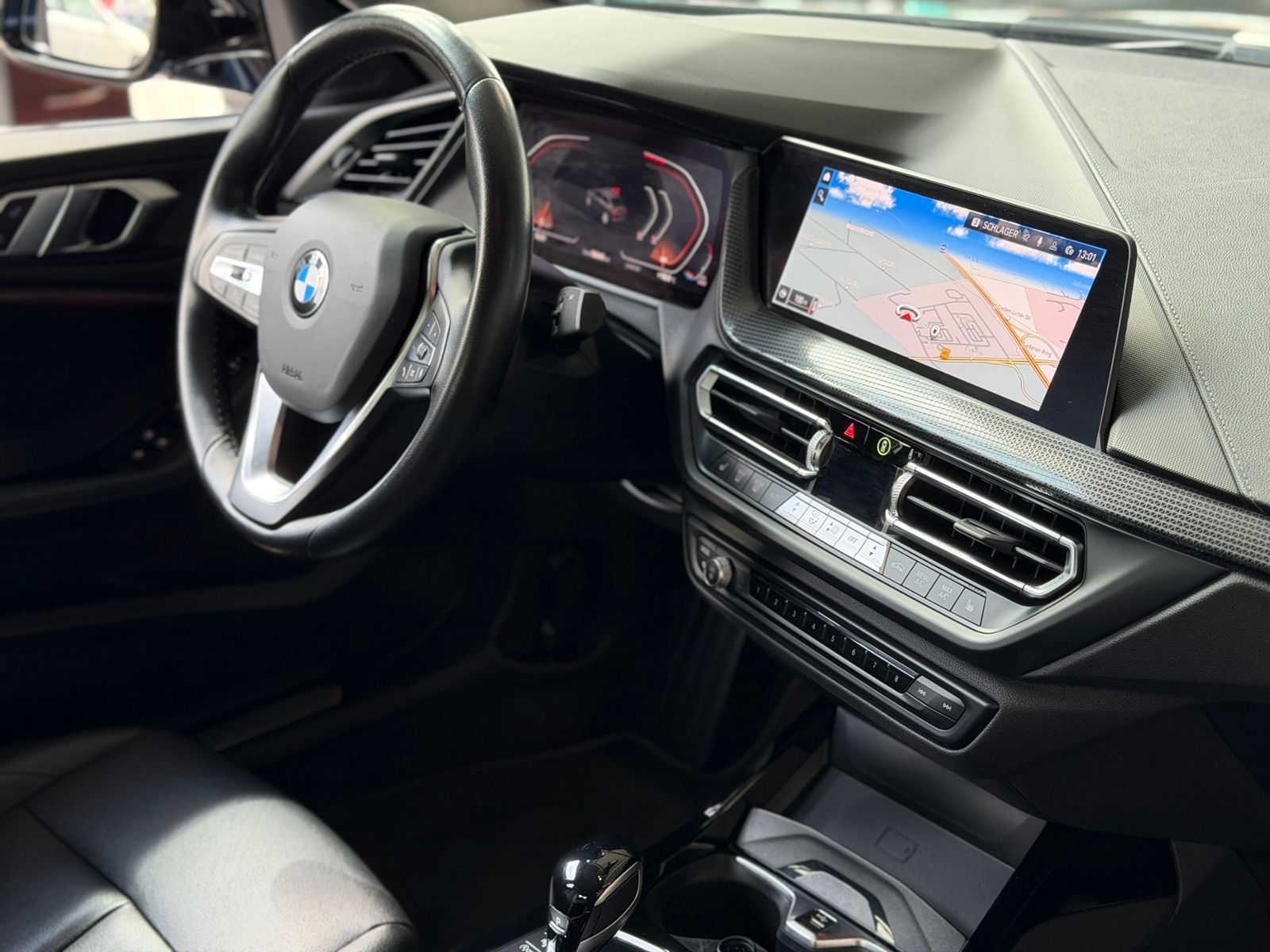 Fahrzeugabbildung BMW 218i Gran Coupe Luxury Line Shadow LED NAV SHZ