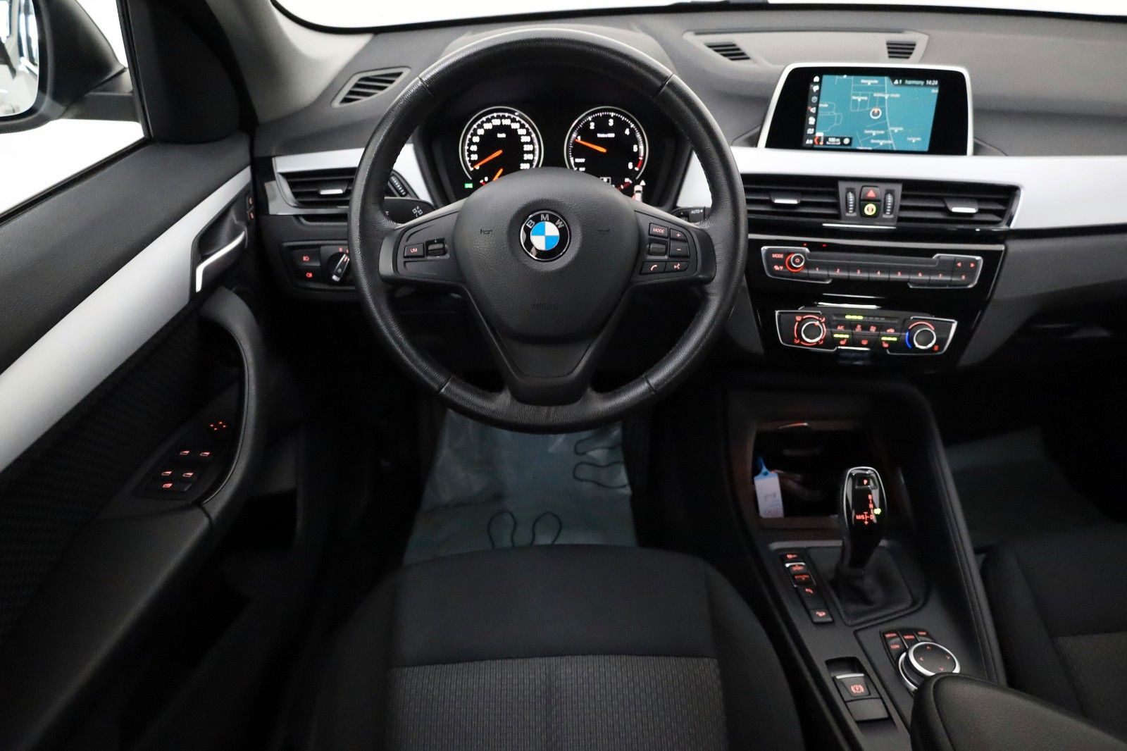 Fahrzeugabbildung BMW X1 xDrive 18dA Navi,SH,PDC,SR+WR