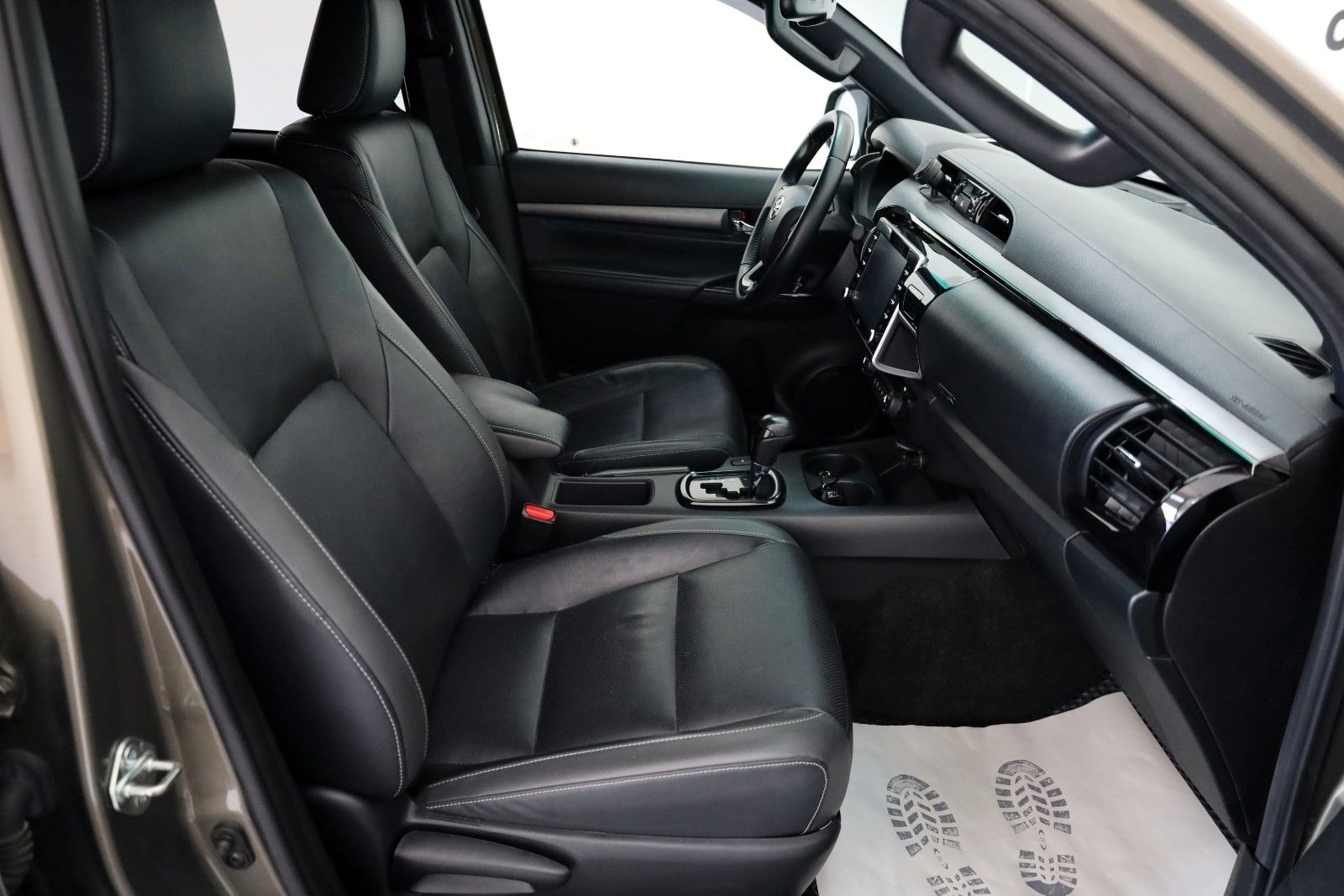 Fahrzeugabbildung Toyota Hilux Double Cab Invincible,Navi,ACC,HardTop,AHK