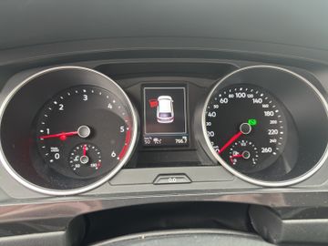 Volkswagen Tiguan - 11