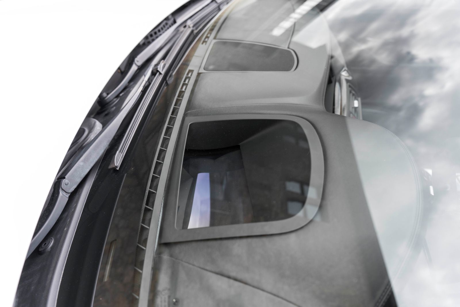 Fahrzeugabbildung BMW 550I M-SPORTPAKET HUD H&K LED KAM ACC