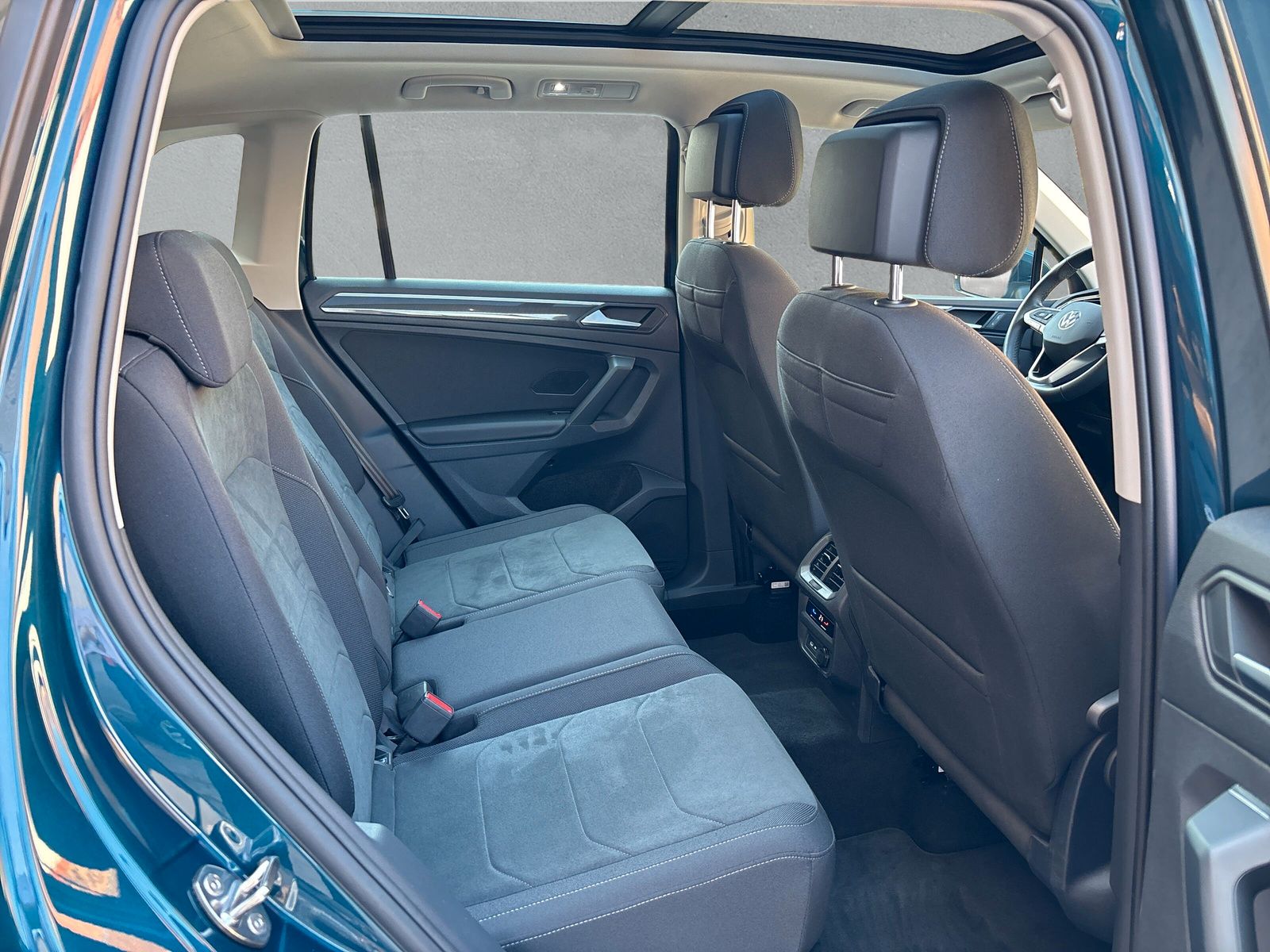 Fahrzeugabbildung Volkswagen Tiguan 2.0 TSI 4Motion Elegance PANO Keyless PDC
