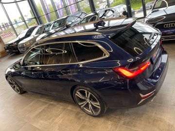 BMW 320 Touring  d xDrive Luxury Line *HUD*PANO*ACC*