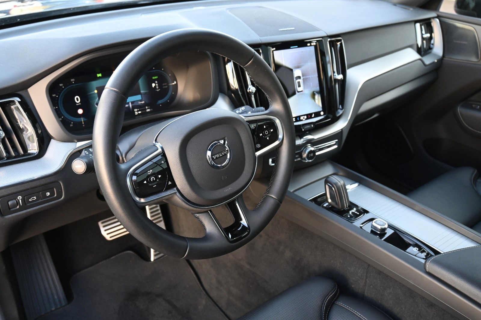 Fahrzeugabbildung Volvo XC60 T8 R-Design PHEV* AWD*AHK*NAV*ACC*PANO*