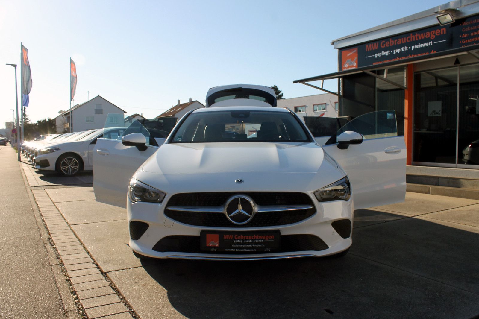 Fahrzeugabbildung Mercedes-Benz CLA 250e Shooting Brake  NAV LED PDC TEMP KAM BT
