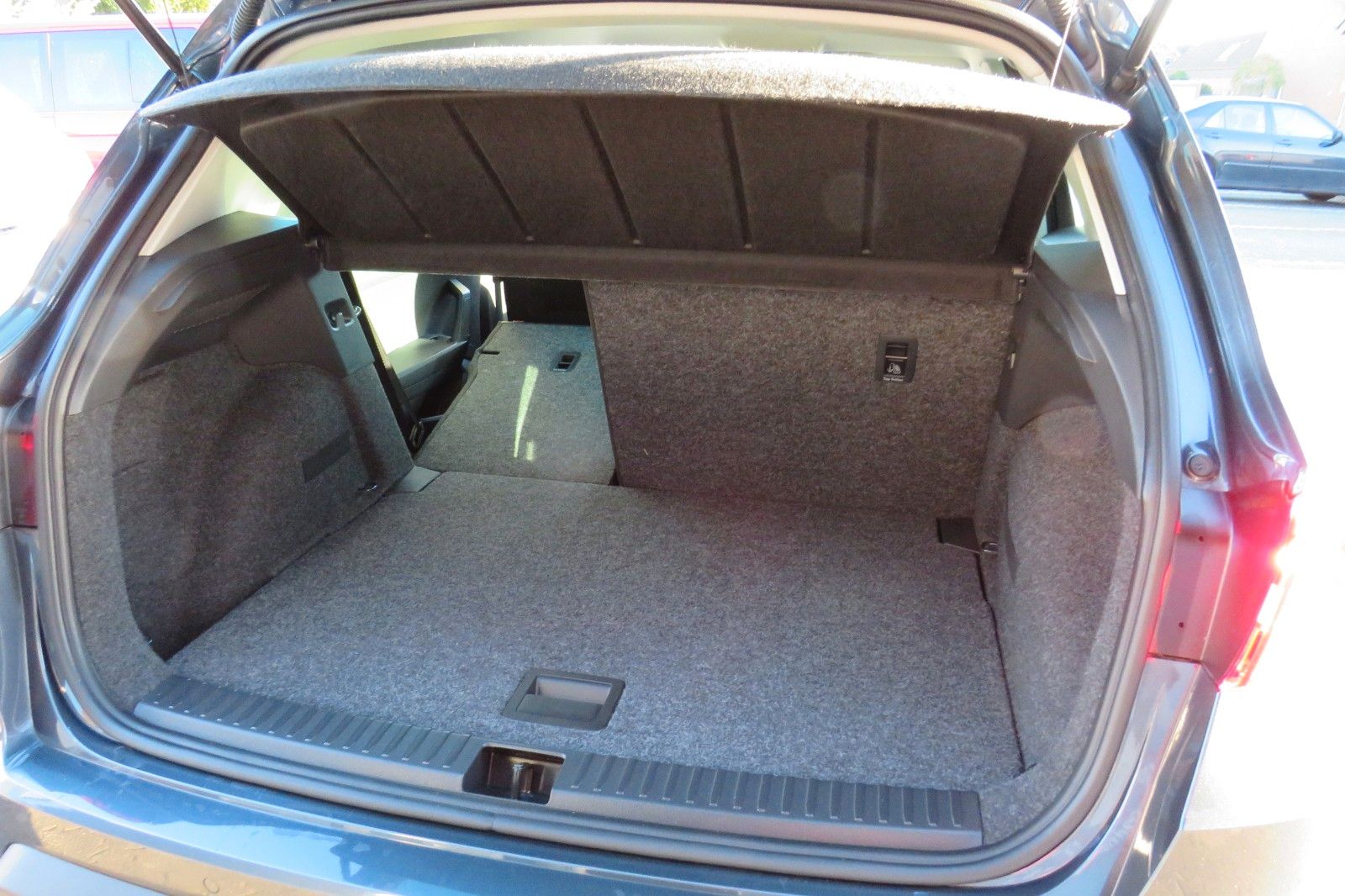 Fahrzeugabbildung SEAT Arona Style NAVI APP SITZH. PDC GRA 1.HD