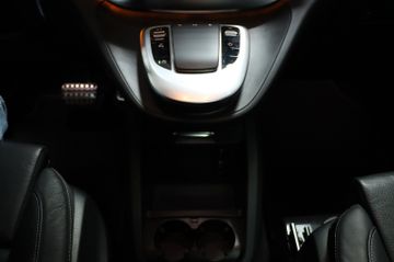 Mercedes-Benz V 300 Edition lang AMG Line Pano AHK Airmatic