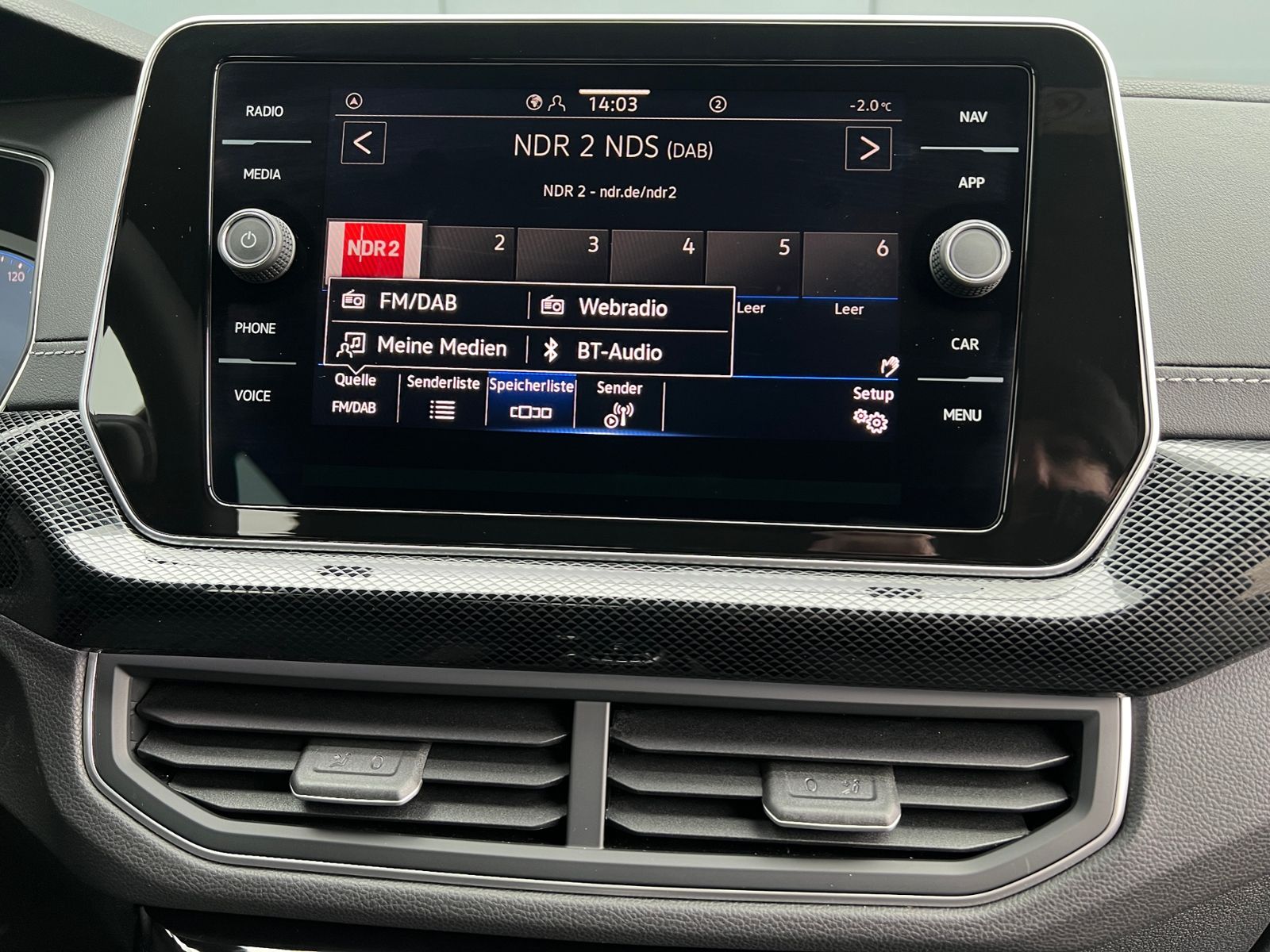 Fahrzeugabbildung Volkswagen T-Cross R-Line 1.5 TSI DSG *AHK, IQ.LIGHT, ACC,