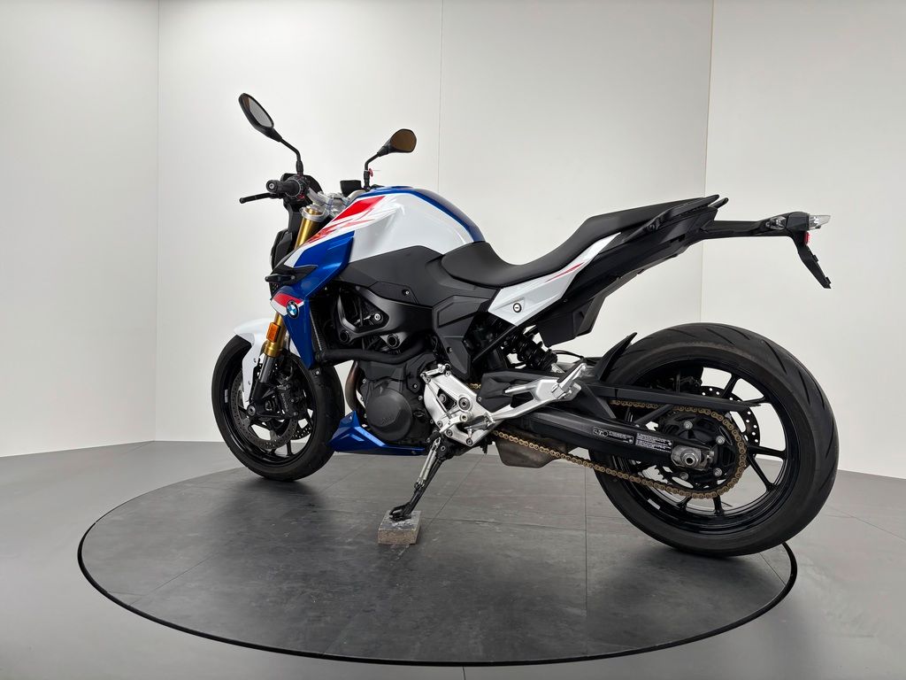 Fahrzeugabbildung BMW F900 R *TOP-ZUSTAND *SERVICE NEU