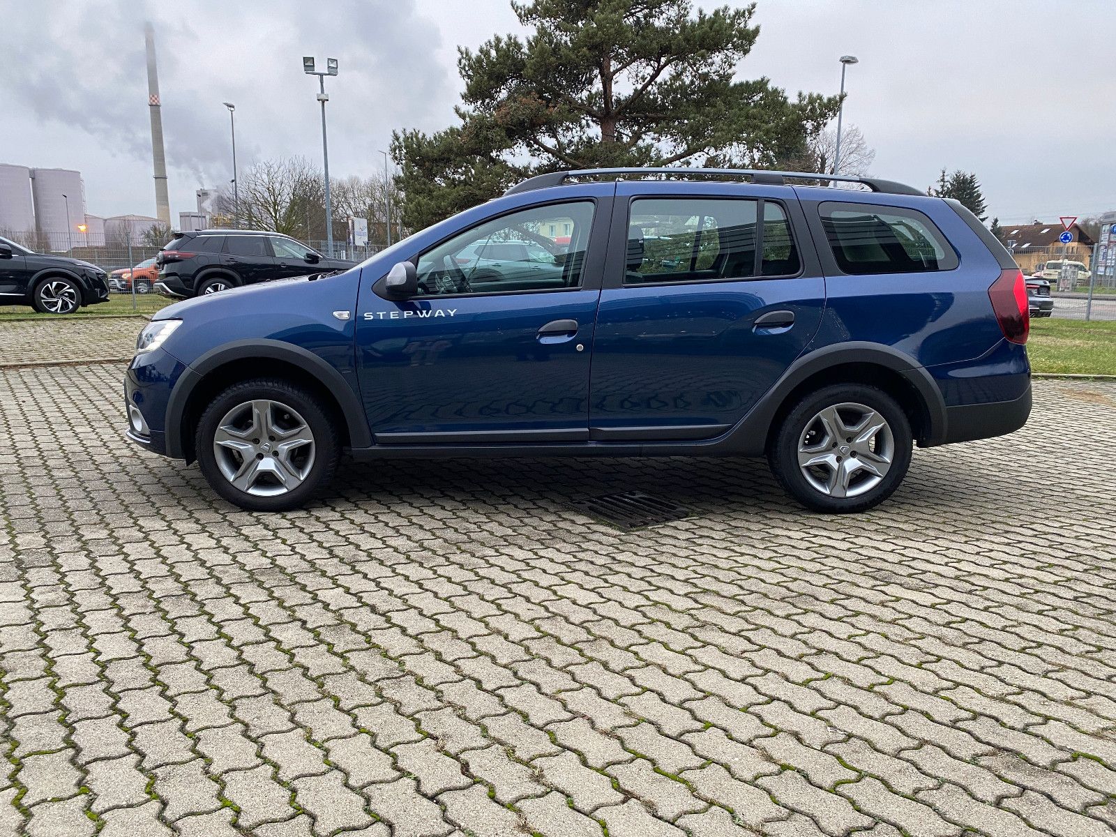 Fahrzeugabbildung Dacia Logan MCV II Stepway 90 PS+KLIMA+SHZ+TÜV-NEU