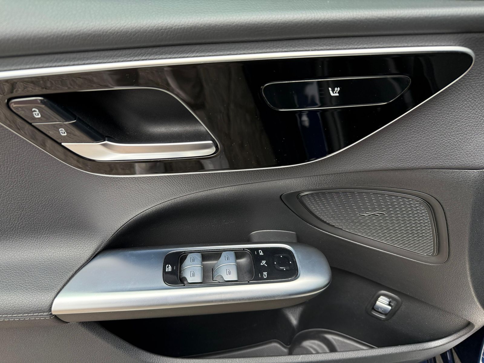 Fahrzeugabbildung Mercedes-Benz C 220 d T 9G Avantgarde LED+T-LEDER+KAM+MBUX+SHZ