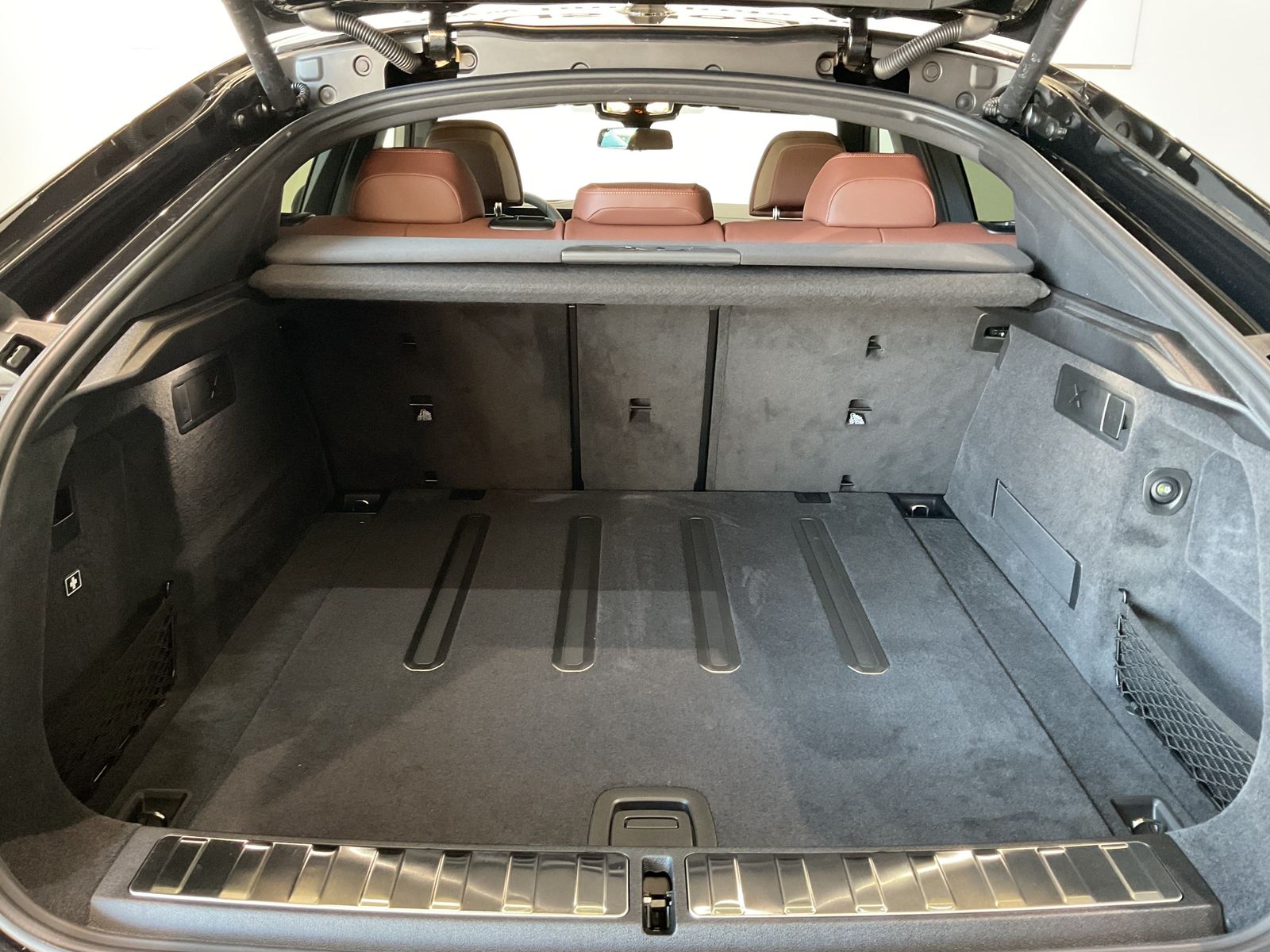 Fahrzeugeinzelansicht 14 Fahrzeugabbildung BMW X6 xDrive40d *Harman Kardon *Sitzbelüftung *Stan