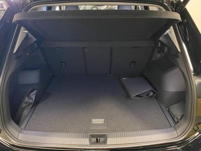 Fahrzeugabbildung Volkswagen Tiguan 1.5 eTSI OPF DSG+AHK + NAVI+PARKASSISTENT