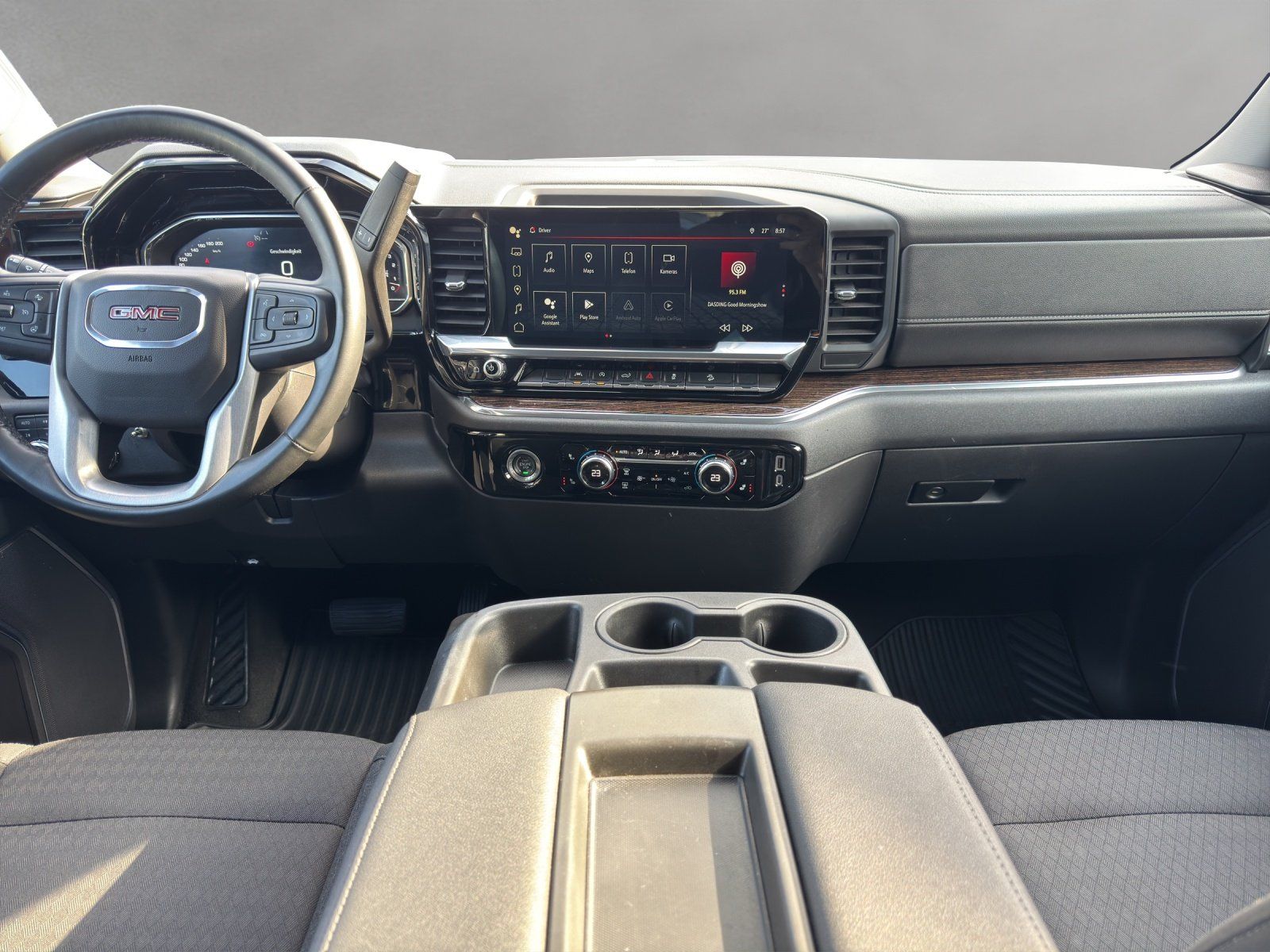 Fahrzeugabbildung GMC Sierra 5,3l V8 SLE UNFALLFREIES FZG/GARANTIE/CAD
