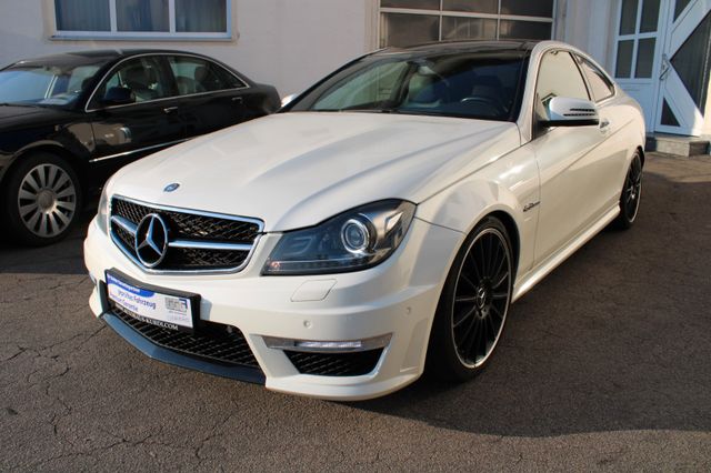 Mercedes-Benz C63 AMG Coupe PANO KEYGO BI-XENON KAMERA NAVI BT