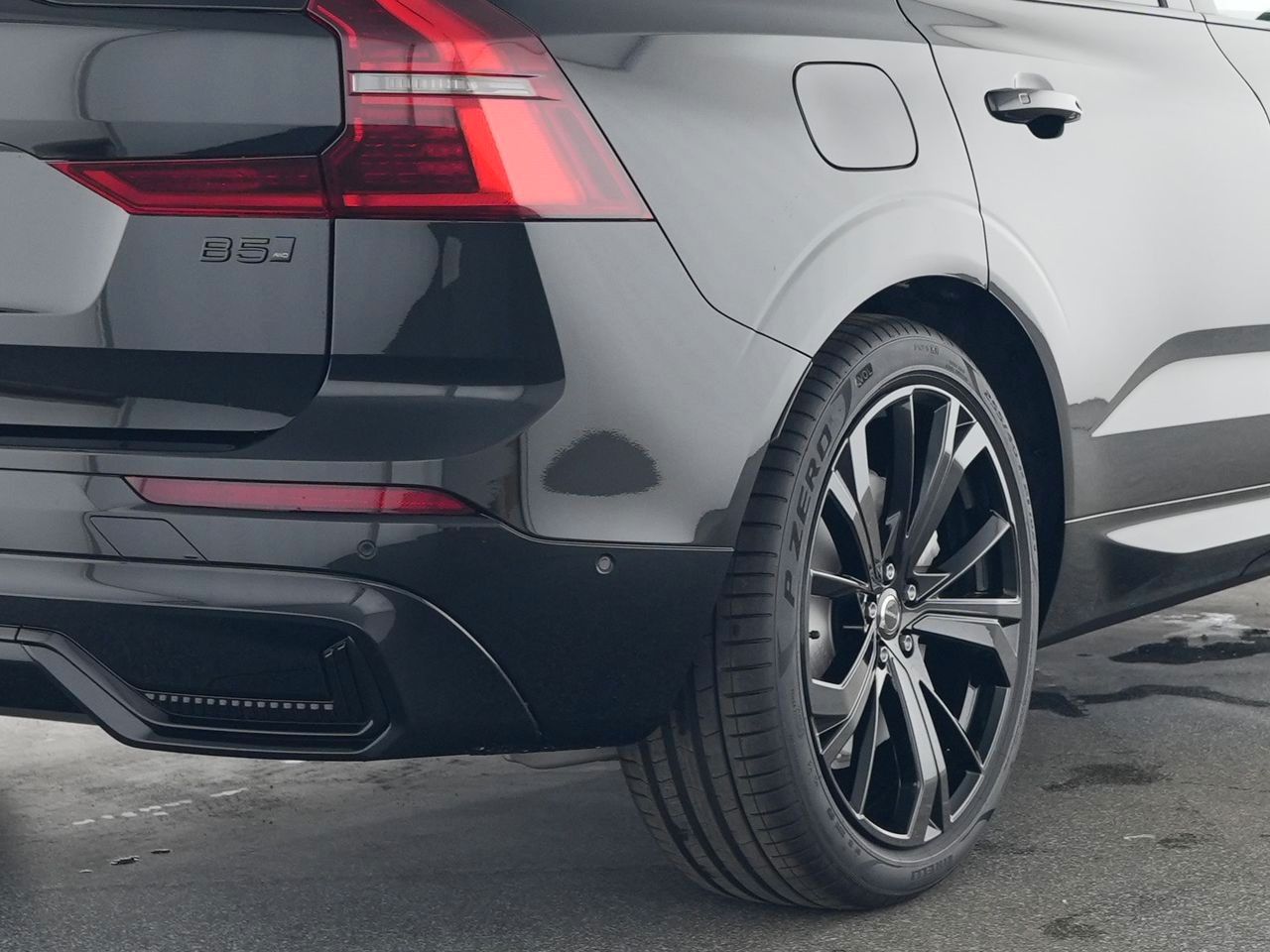 Fahrzeugabbildung Volvo XC 60 B5 Plus Black Edition AWD