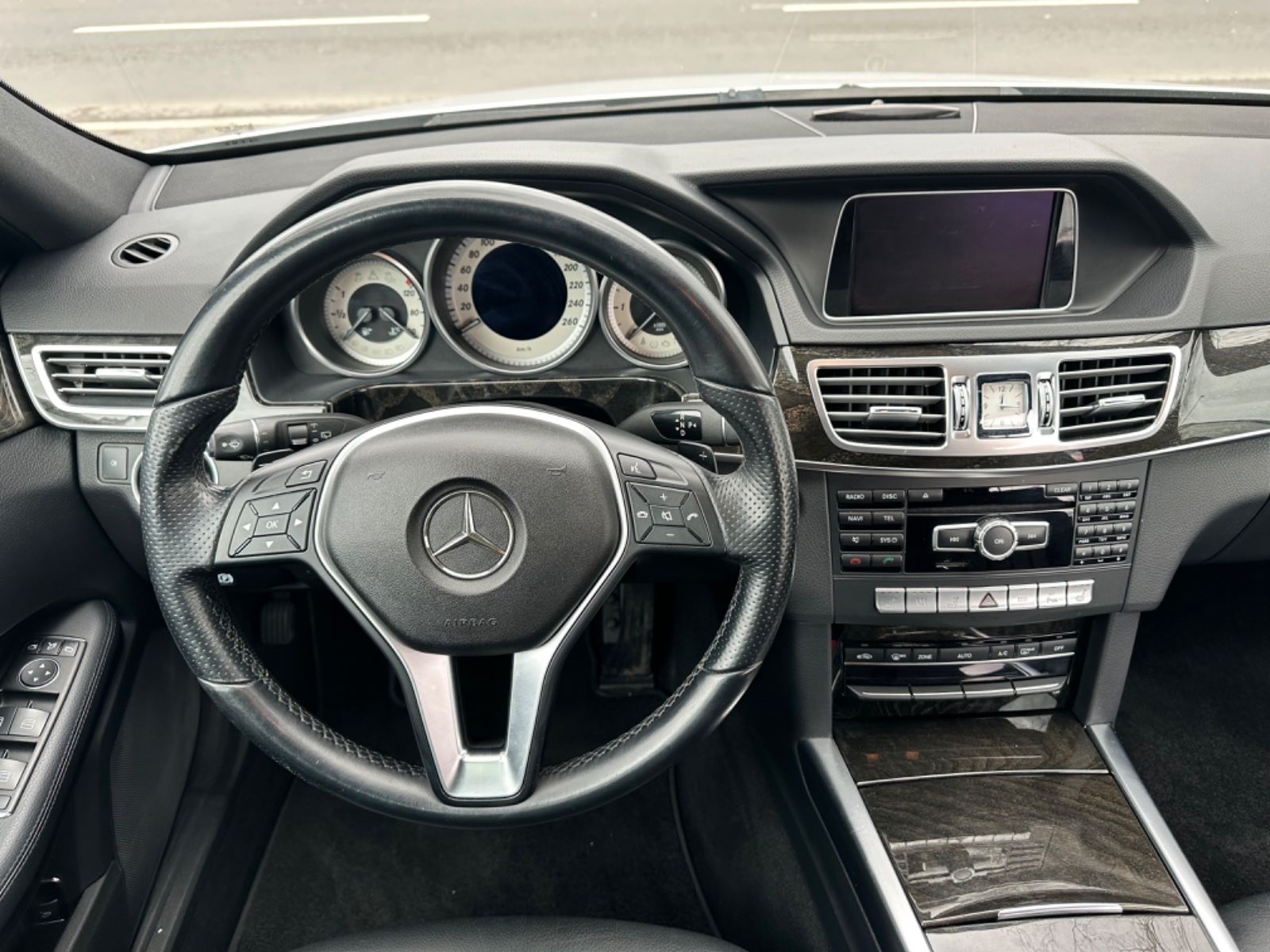 Fahrzeugabbildung Mercedes-Benz E 220 CDI T BlueEfficiency*Totwinkel*HarmanKard*