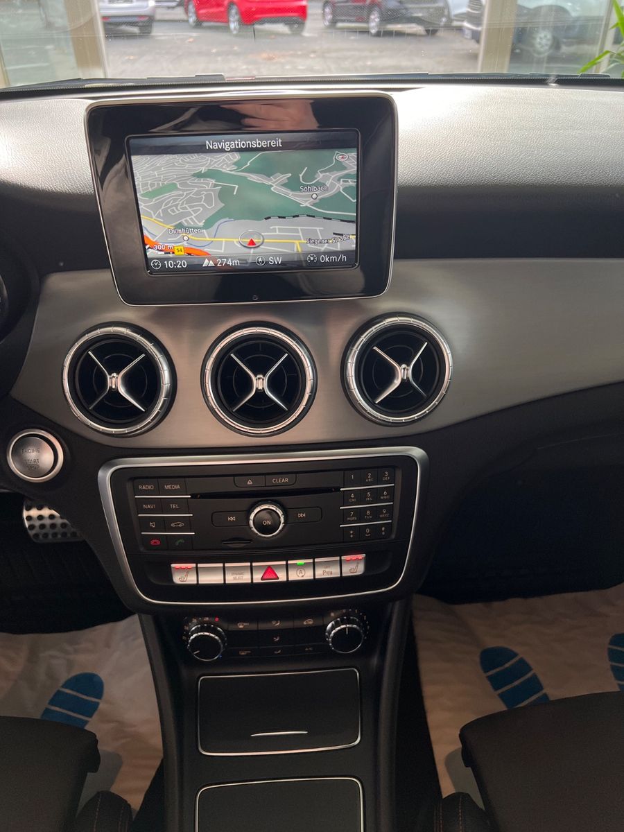 Fahrzeugabbildung Mercedes-Benz CLA 250 4Matic AMG Line *SCHECKHEFT BEI MERCEDES