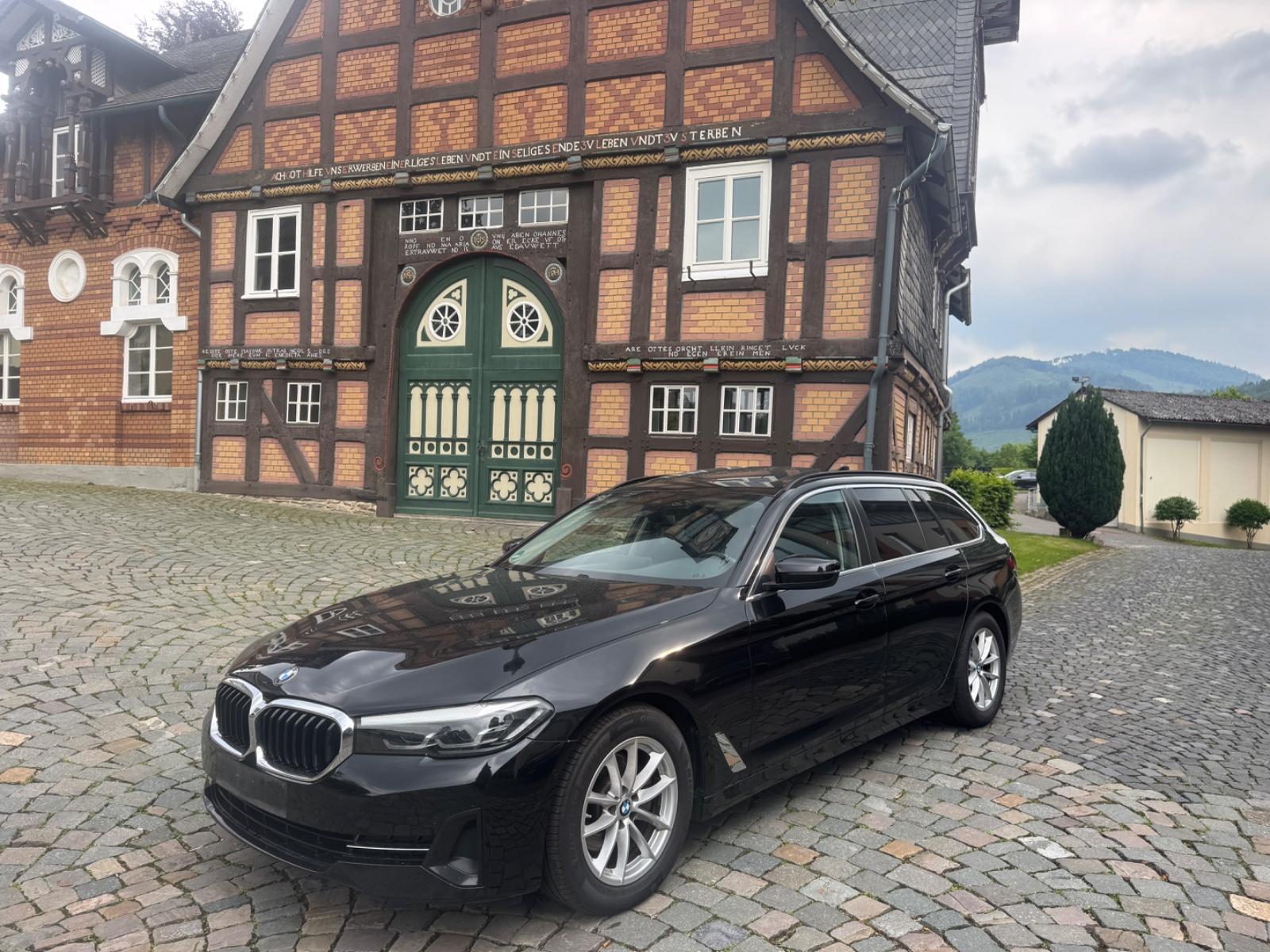 BMW 520d LCI*VOLL*PANO*H&K-Sound*AHK*LEDER*DriveAssi