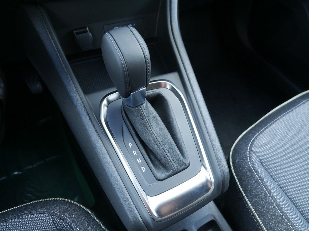 Fahrzeugabbildung Renault Captur Techno TCe 160 SHZ KAMERA NAVI ACC LED