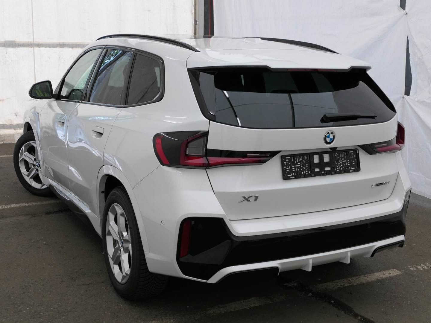 Fahrzeugabbildung BMW X1 18i sDrive M Sport H&k Panorama ACC Ambiente