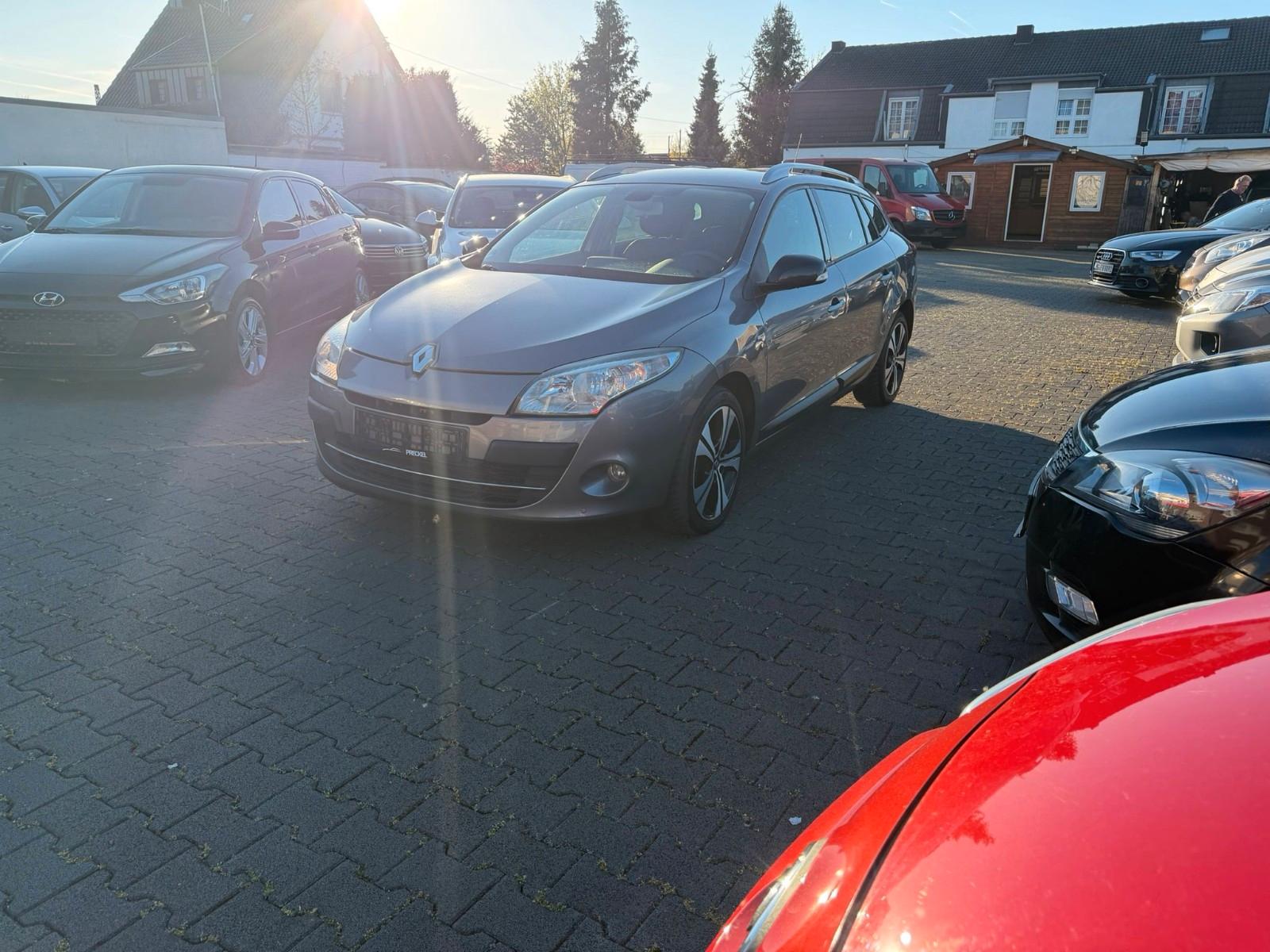 Renault Megane III Grandtour BOSE Edition-2-HAND