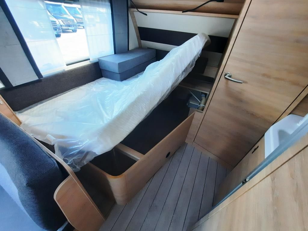 Fahrzeug Übersicht 20 Fahrzeugabbildung Knaus Südwind 540 FDK Black Selection Verfüg./Sparen S