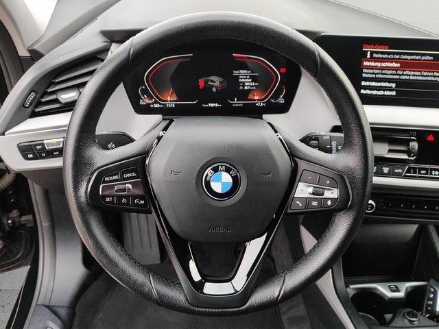 Fahrzeugabbildung BMW 118 d Advantage*Fahrschulauto*SitzHZ*Kamera*LED