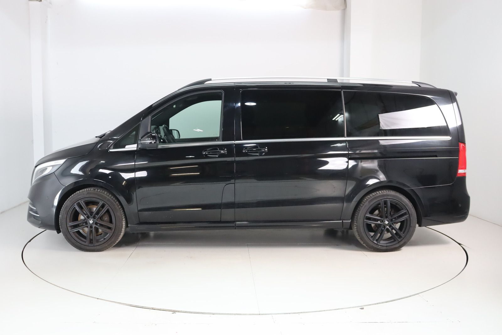 Fahrzeugabbildung Mercedes-Benz V 300 d AMG 4M * DIS * 360 * Burmeister
