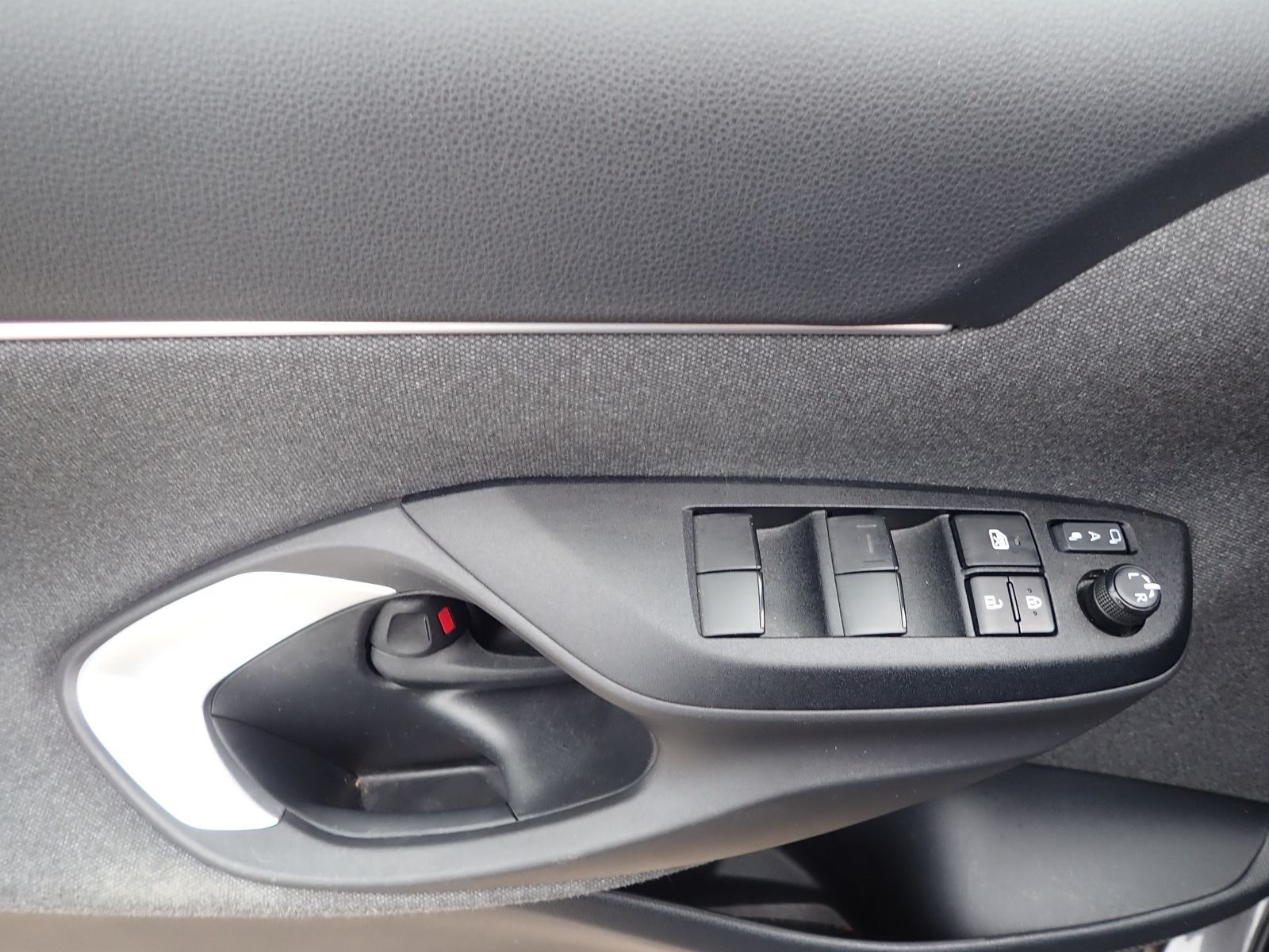 Fahrzeugabbildung Toyota Yaris Cross Hybrid FWD Team Deutschland