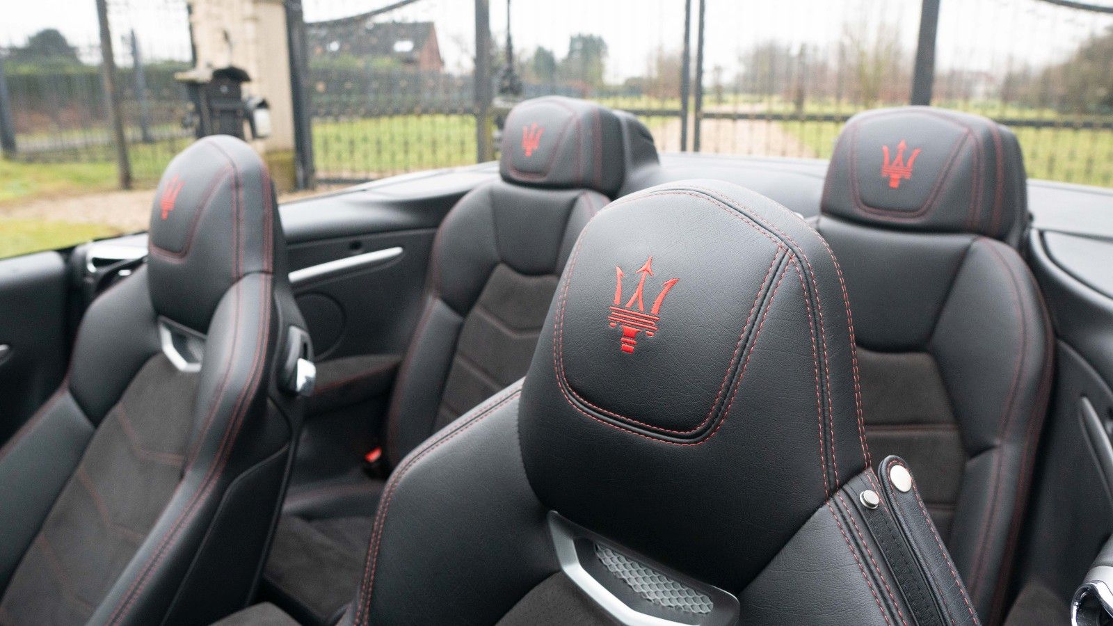 Fahrzeugabbildung Maserati GranCabrio 4.7 V8 Sport/Deutsch/SH lückenlos