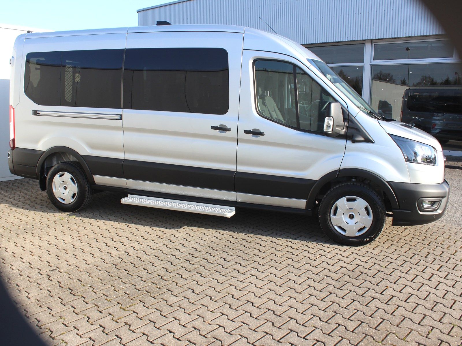 Fahrzeugabbildung Ford Transit 350 L3 Trend -Rollstuhlfahrzeug-