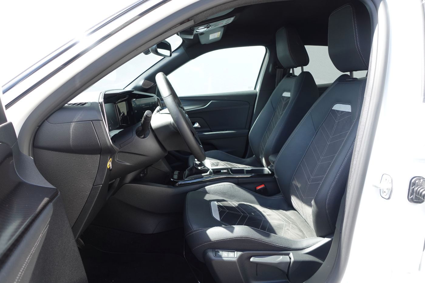 Fahrzeugabbildung Opel Mokka 1.2 Turbo Ultimate KlimaA,SHZ,ACC,Alcant.