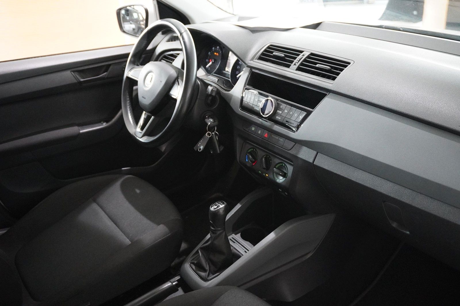 Fahrzeugabbildung SKODA Fabia LIM. 1.0 ACTIVE KLIMA/NEBEL/USB/AHK