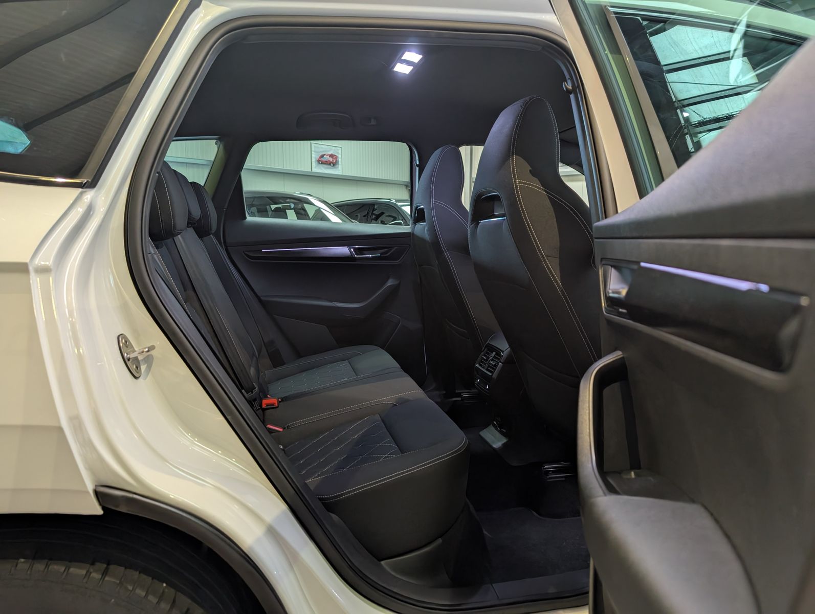 Fahrzeugabbildung SKODA Karoq 2.0 TDI DSG Sportline 4x4 ACC LED Cam AHK