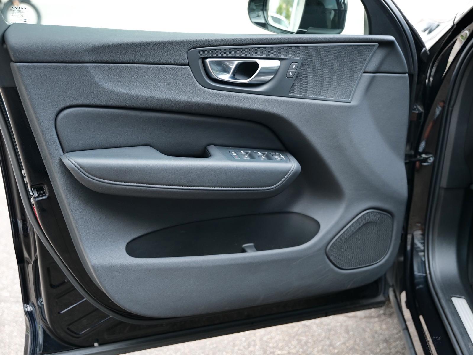 Volvo XC60 B5 Core AWD LEDER+NAVI+4xSHZ+CAM+KEYLESS, миниатюра 10
