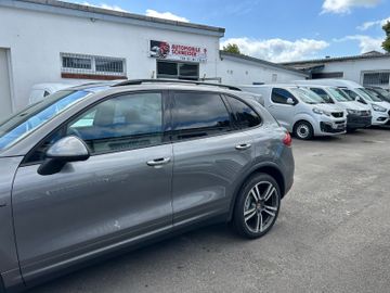 Porsche Cayenne - 2
