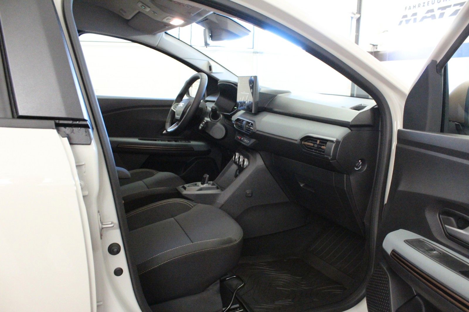 Fahrzeugabbildung Dacia Jogger Hybrid 155 Extreme 5-Sitzer MY 2026